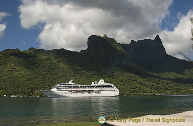 Cruise ships moor in the various bays regularly.
Moorea, Tahiti