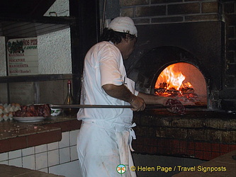 Lou Pescadou single-handedly prepares all the pizzas in this busy joint and entertains you with Italian opera as well.
[Lou Pes