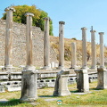 Colonnaded sacred way