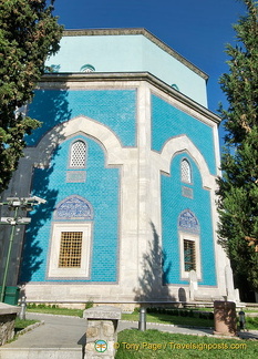 Hexagonal Green Tomb structure