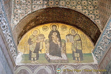 Sunu Mosaic - The Virgin between Justinian and Constantine