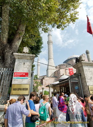 Crowds at Hagia Sophia