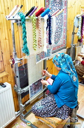 Handweaving silk carpets