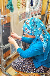 Handweaving silk carpets - a backbreaking task