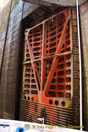 Zaporozhye dam and lock