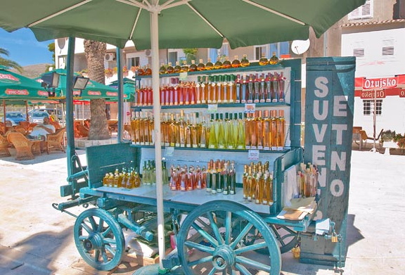 trogir-bottlestall_588.jpg (1186 visits) trogir-bottlestall_588.jpg