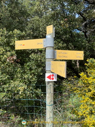 Signpost to Gordes