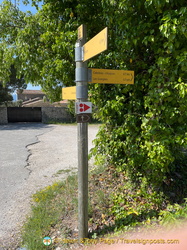 Signpost to Les Grangiers