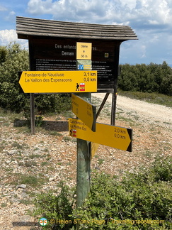 Fontaine de Vaucluse is 3.1 km from here