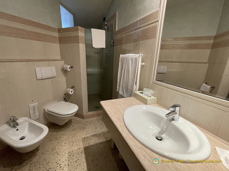 Bathroom, Hotel Conta