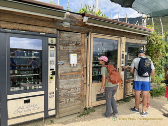 Osteria Senz'Oste vending machines