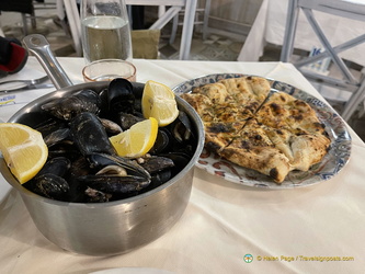 Mussels and pizza