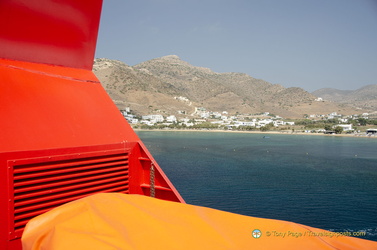 Santorini-Ferry AJP 5952-watermarked