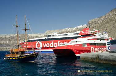 Santorini-Ferry AJP 6615-watermarked