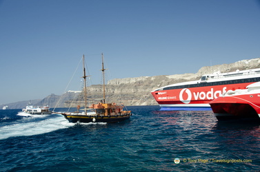 Santorini-Ferry AJP 6616-watermarked