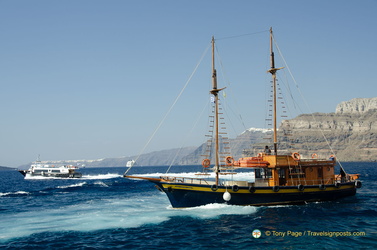 Santorini-Ferry AJP 6617-watermarked