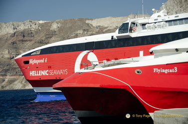 Santorini-Ferry AJP 6618-watermarked