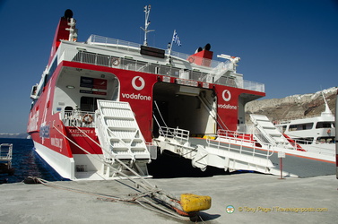 Santorini-Ferry AJP 6620-watermarked
