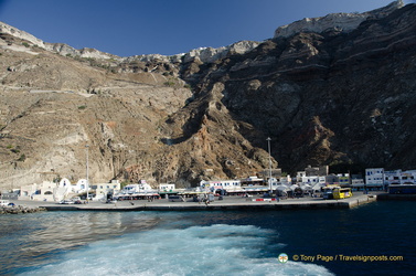 Santorini-Ferry AJP 6622-watermarked