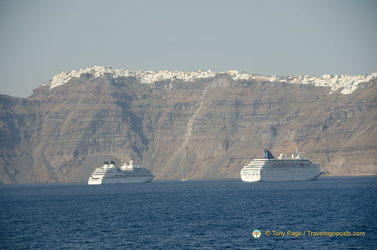 Santorini-Ferry AJP 6625-watermarked