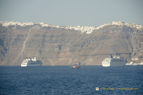 Santorini-Ferry AJP 6626-watermarked