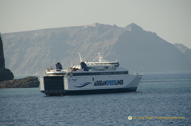 Santorini-Ferry AJP 6627-watermarked