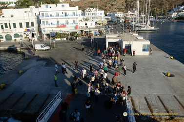Santorini-Ferry AJP 6644-watermarked