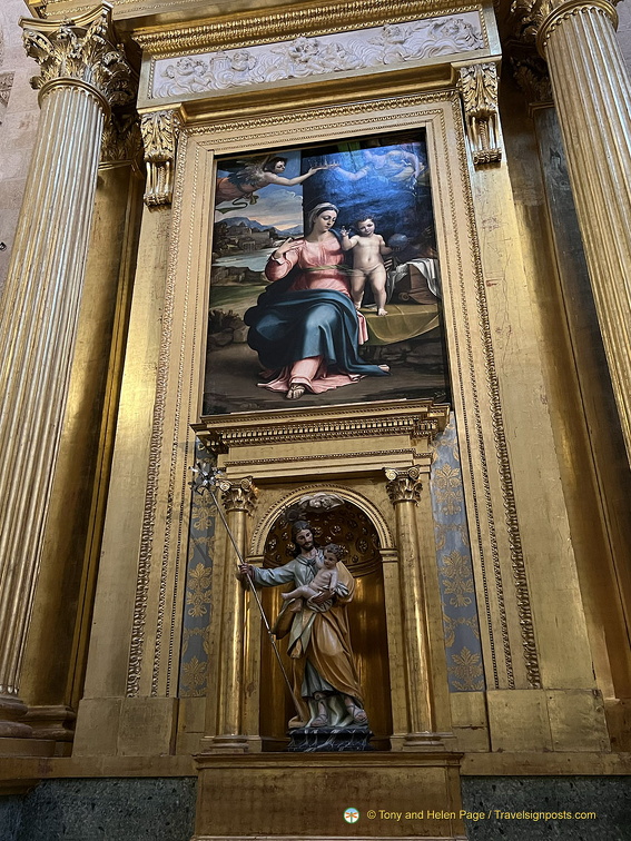 Chapel of the Presentation's Gold retablo