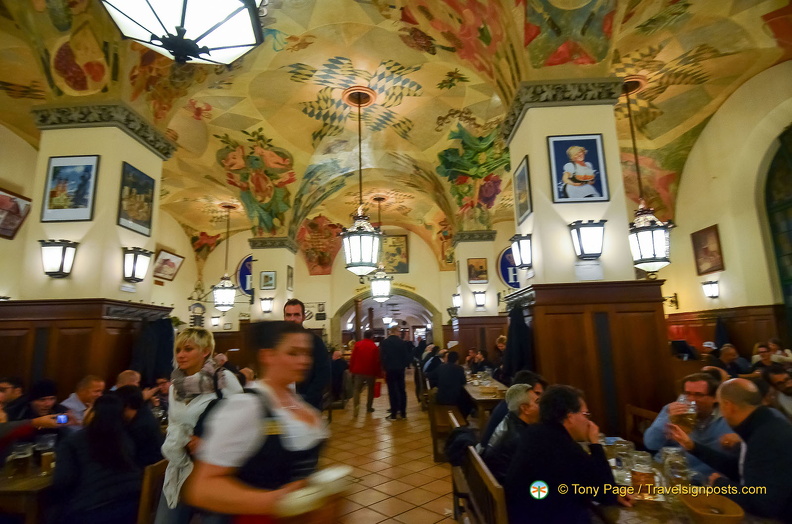 Hofbrauhaus 2025 8409 PS wm