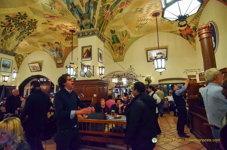 Hofbrauhaus 2025 8398 PS wm