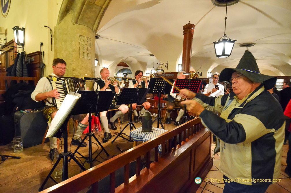 Hofbrauhaus 2025 8396 PS wm