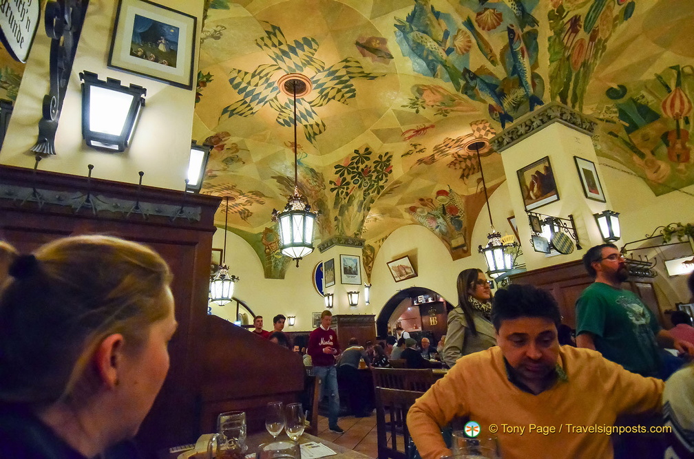 Hofbrauhaus 2025 8389 PS wm