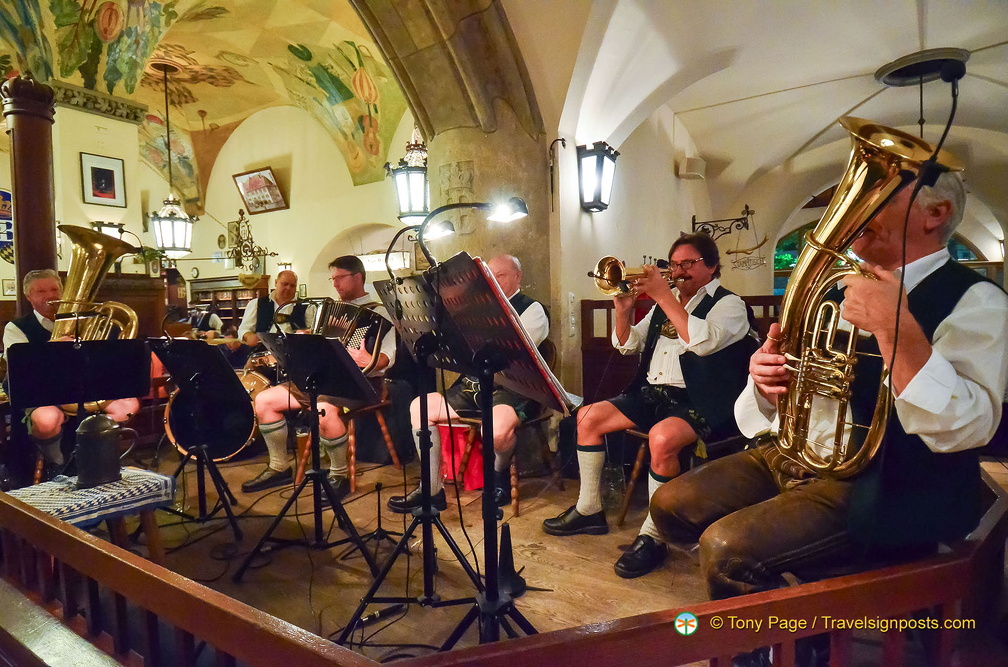 Hofbrauhaus 2025 8379 PS wm