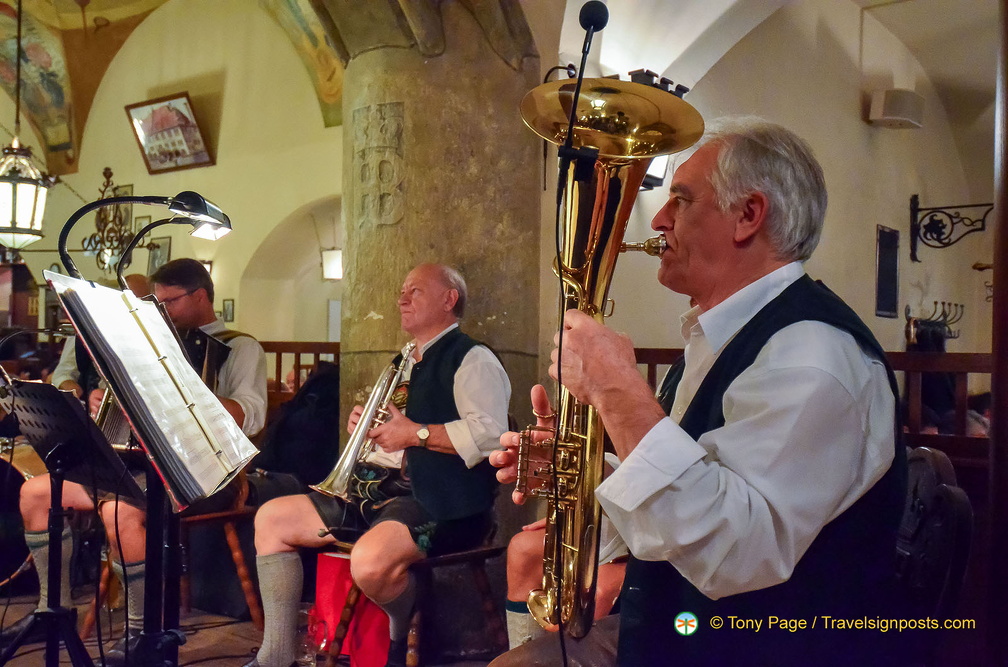 Hofbrauhaus 2025 8377 PS wm