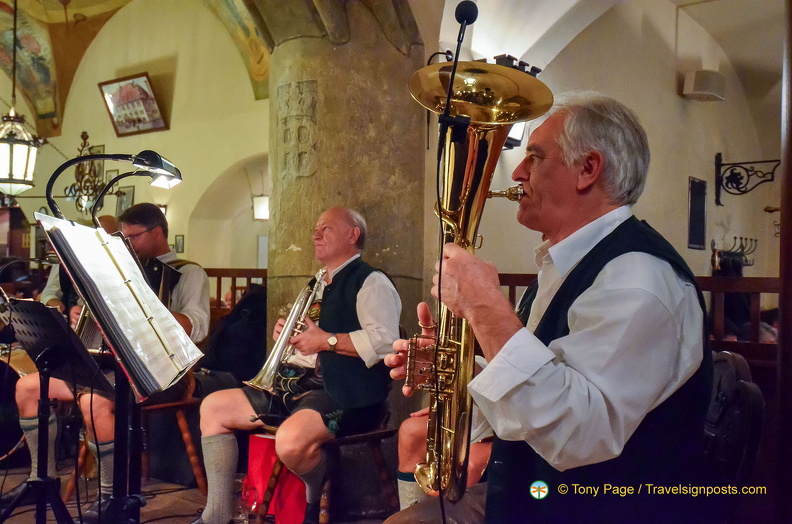 Hofbrauhaus 2025 8377 PS wm