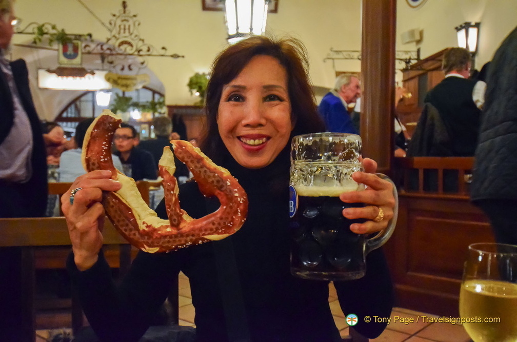 Hofbrauhaus 2025 8370 PS wm