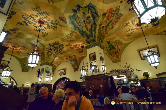 Hofbrauhaus 2025 8369 PS wm