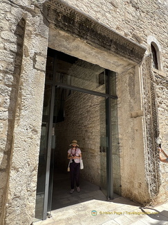 Split IMG 8255