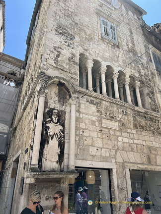 Split IMG 8274