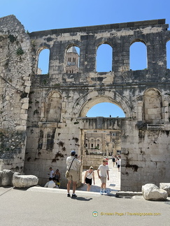 Split IMG 8290