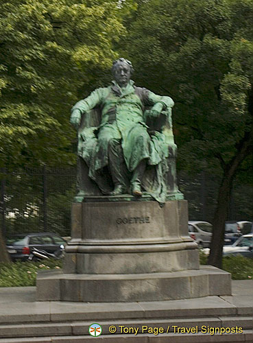 Statue-of-Goethe_DSC_1154.jpg