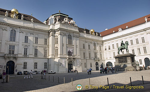 austrian_national_library_DSC06530658.jpg