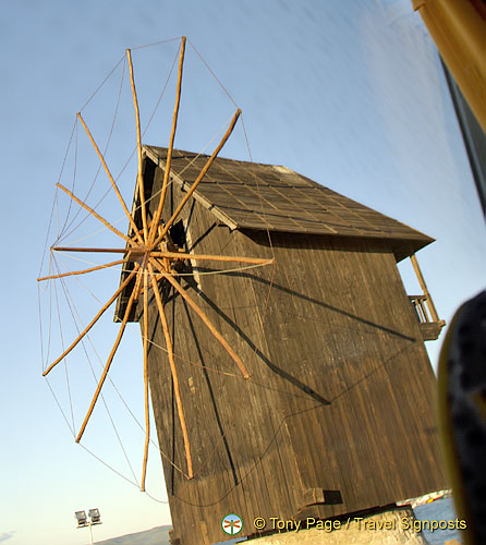 wooden_windmill_AJP2349.jpg