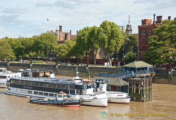 Thames-Cruise-stop_AJP_2660.jpg