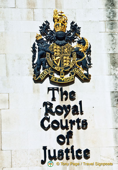 The-Royal-Courts-of-Justice_AJP_2953.jpg