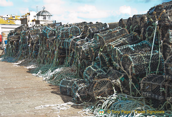 St-Ives-pier-lobster-pots_AJP_0726.jpg