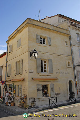La-Maison-Jaune_France_Arles_0023.jpg