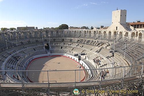 Roman-amphitheatre_France_Arles_0009.jpg