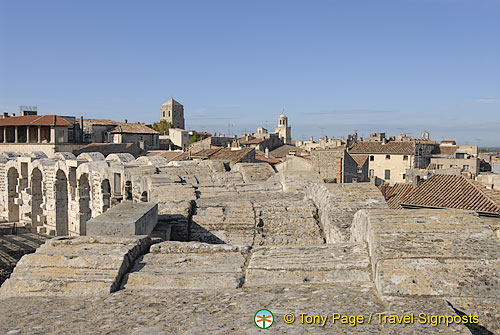 Roman-amphitheatre_France_Arles_0010.jpg