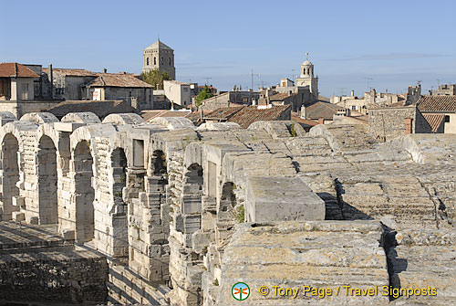 Roman-amphitheatre_France_Arles_0011.jpg